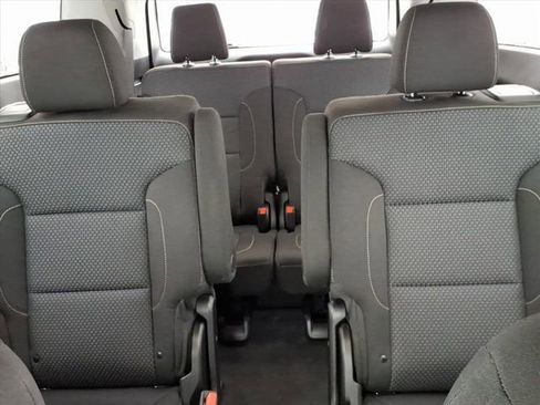 Used 2023 GMC Acadia SLE w/ Driver Convenience Package image 14