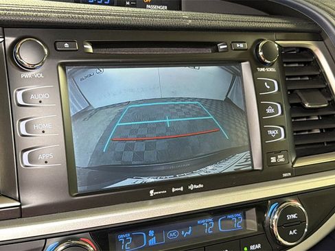 Used 2017 Toyota Highlander XLE image 26