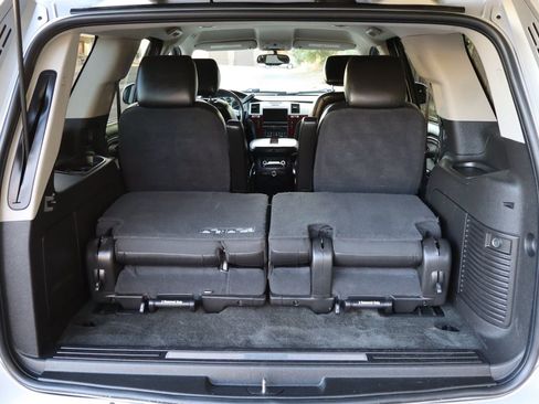 Used 2011 Cadillac Escalade AWD image 14