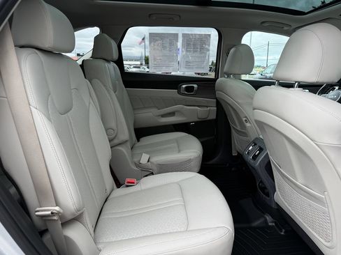 Certified 2022 Kia Sorento SX Prestige w/ Panoramic Sunroof Package AWD/4WD image 14
