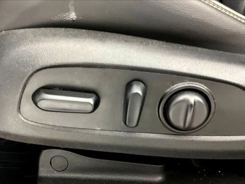 Used 2019 GMC Acadia Denali w/ Technology Package FWD image 32