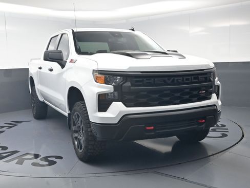 Used 2024 Chevrolet Silverado 1500 Custom Trail Boss w/ LPO, Dark Essentials Package AWD/4WD image 3