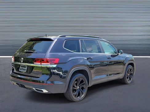 Used 2023 Volkswagen Atlas SE w/ Black Wheel Package FWD image 3