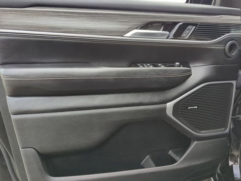 Used 2023 Jeep Wagoneer L Series III w/ Preferred Equipment Group image 20