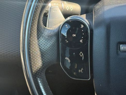 Used 2018 Land Rover Range Rover Velar R-Dynamic SE image 17