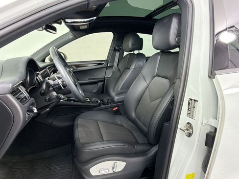 Certified 2023 Porsche Macan AWD/4WD image 5