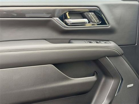 New 2026 GMC Yukon Elevation image 8
