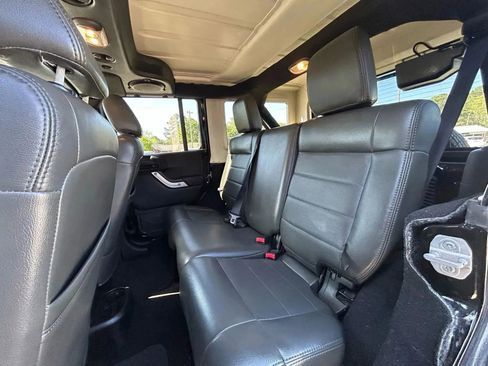 Used 2011 Jeep Wrangler Unlimited Sahara w/ Connectivity Group AWD/4WD image 26