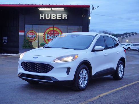 Used 2020 Ford Escape SE image 3
