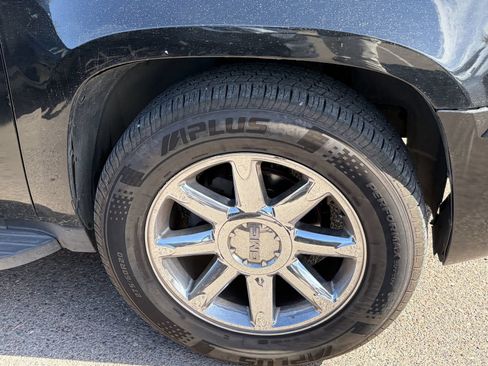 Used 2014 Chevrolet Suburban LT RWD image 9