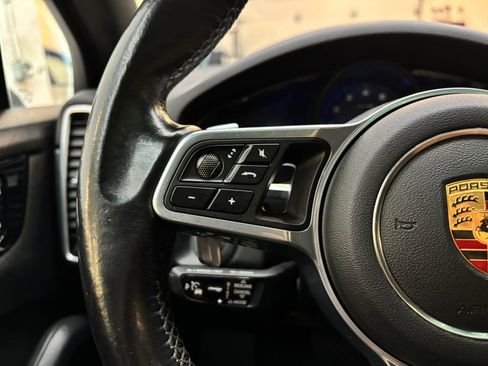 Used 2020 Porsche Cayenne AWD/4WD image 16