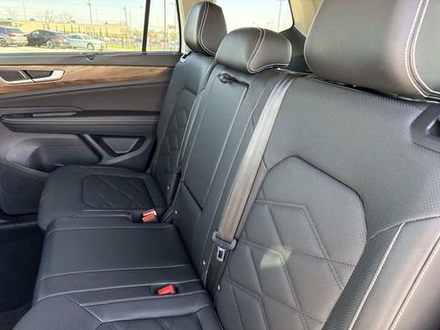 Used 2025 Volkswagen Atlas SE image 13