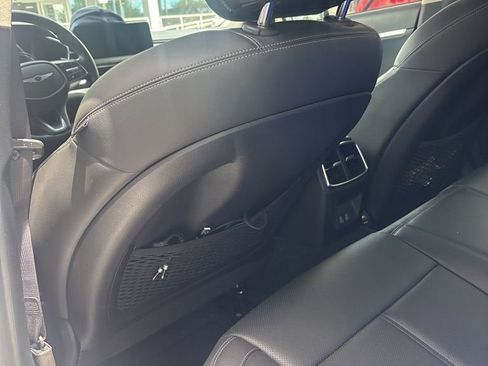Used 2025 Genesis G70 2.5T RWD image 9