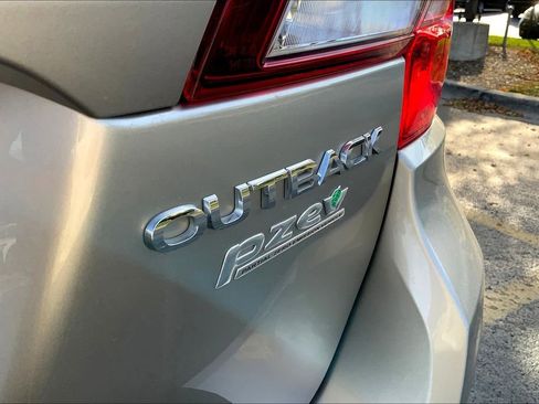 Used 2017 Subaru Outback 2.5i Limited image 8