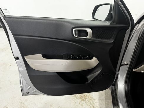 Used 2025 Hyundai Venue SEL FWD image 16