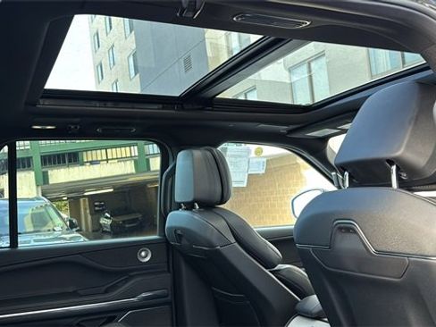 New 2025 Lincoln Navigator Reserve w/ Jet Appearance Package image 6