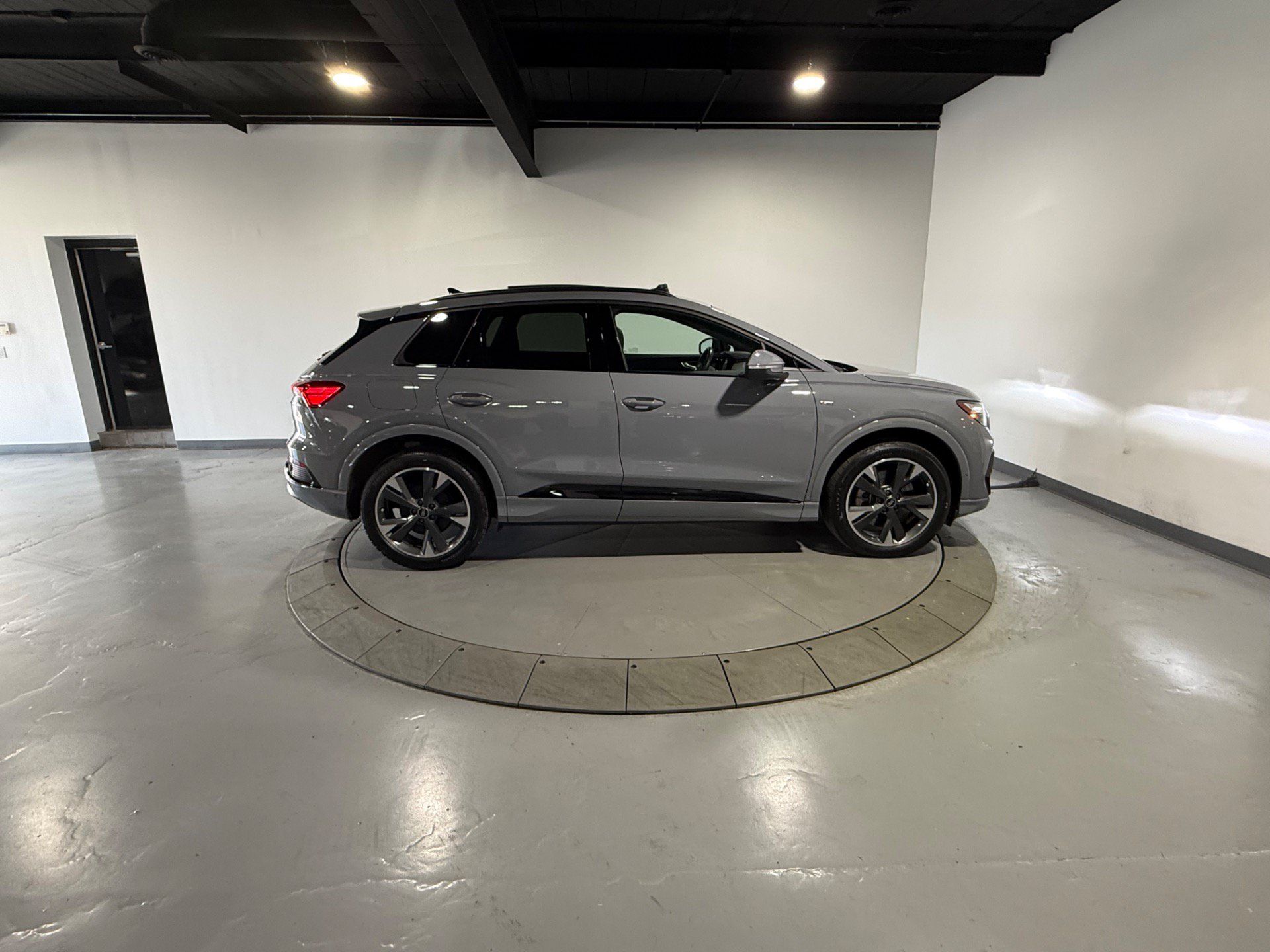 Used 2023 Audi Q4 e-tron Premium Plus w/ Premium Plus AWD/4WD image 8