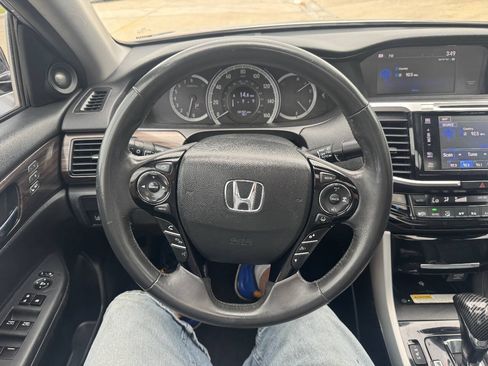 Used 2016 Honda Accord Touring image 14