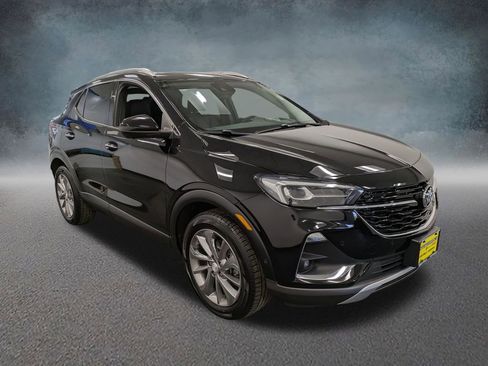 Used 2022 Buick Encore GX Essence w/ Advanced Technology Package FWD image 3