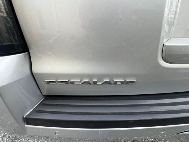 Used 2019 Cadillac Escalade Luxury AWD/4WD image 26