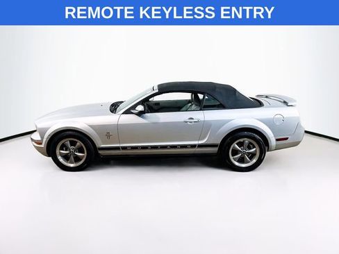 Used 2006 Ford Mustang Convertible image 4