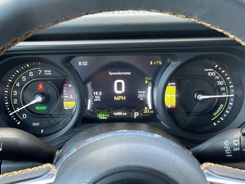 Used 2024 Jeep Wrangler Unlimited Sahara w/ Technology Group AWD/4WD image 25
