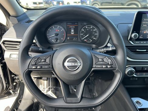 Used 2025 Nissan Altima 2.5 S image 24