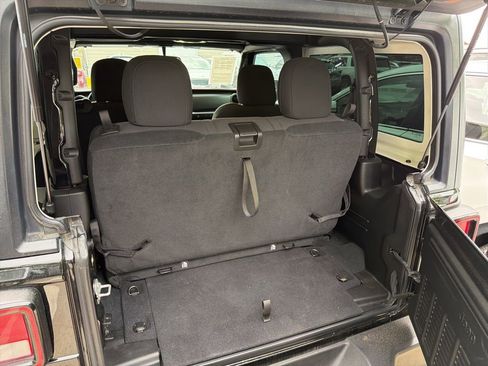 Used 2022 Jeep Wrangler Willys image 6