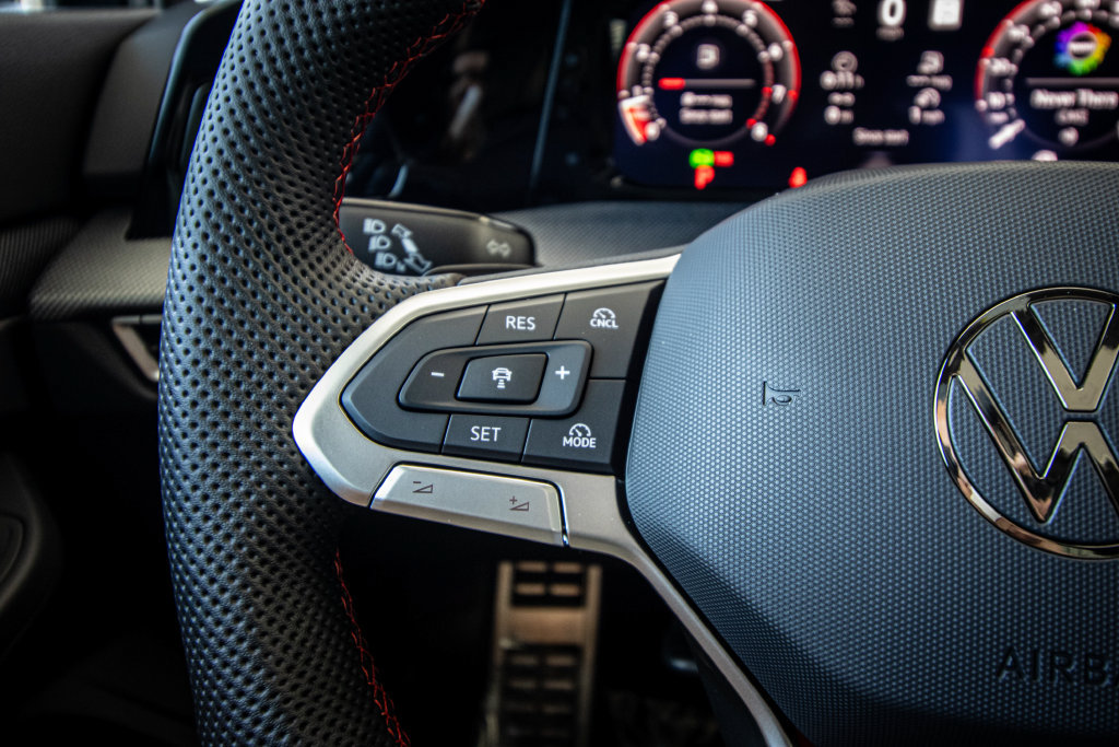 New 2026 Volkswagen GTI SE FWD image 39