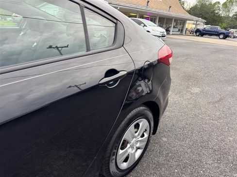 Used 2018 Kia Forte LX image 11