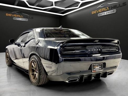 Used 2017 Dodge Challenger SRT w/ Technology Group RWD image 3