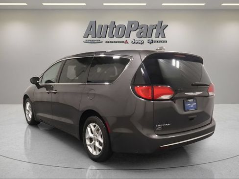 Certified 2017 Chrysler Pacifica Touring Plus w/ Tire & Wheel Group FWD image 4