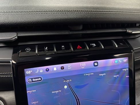 Used 2023 Jeep Grand Cherokee Limited w/ Luxury Tech Group II image 21