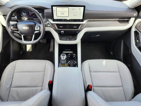 Certified 2025 Ford Explorer Platinum w/ LUX Leather Package image 12