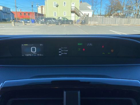 Used 2022 Toyota Prius XLE image 18