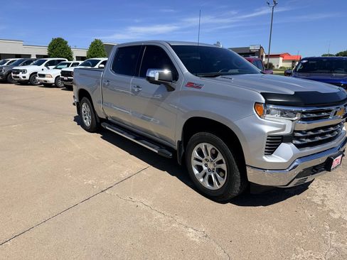 Used 2022 Chevrolet Silverado 1500 LTZ w/ Technology Package AWD/4WD image 3