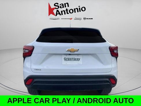 Used 2024 Chevrolet Trax LS w/ LS Convenience Package image 7