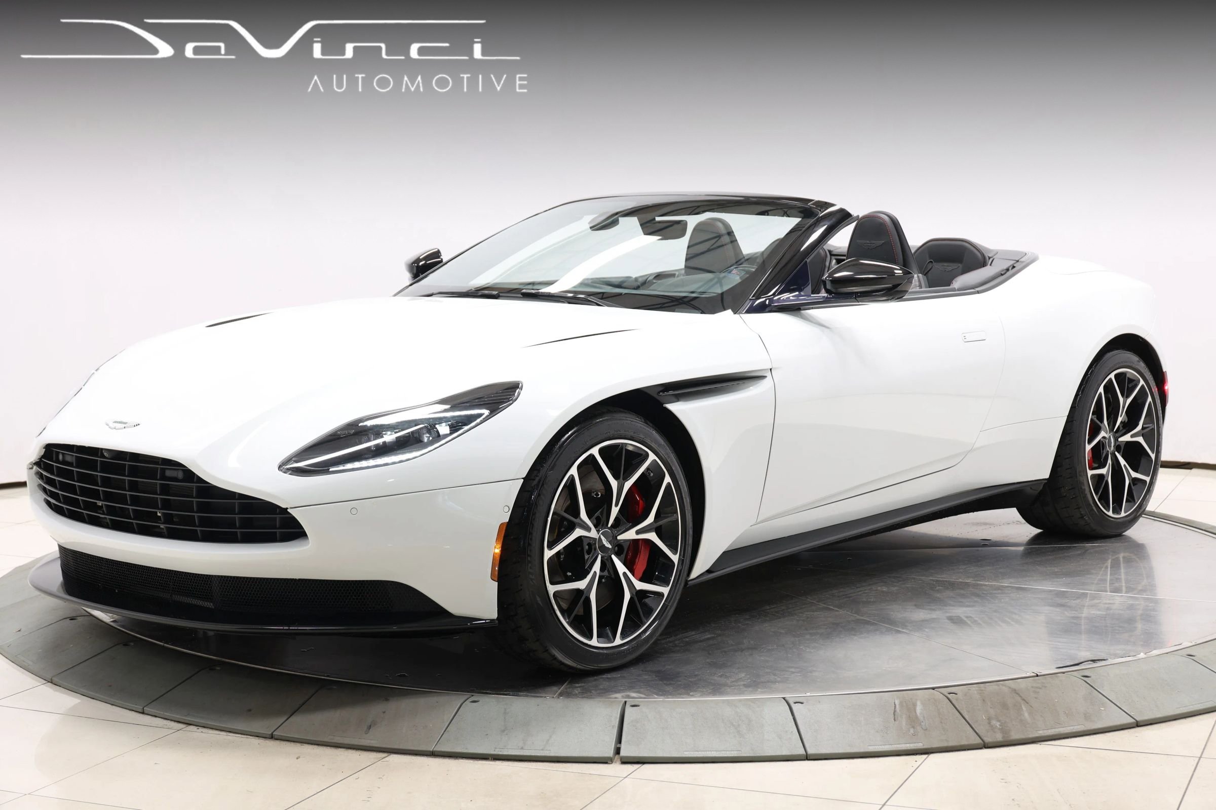 Used 2019 Aston Martin DB11 Volante RWD image 1
