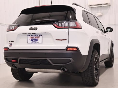 Used 2019 Jeep Cherokee Trailhawk w/ Cold Weather Group AWD/4WD image 10