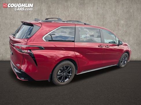 Used 2024 Toyota Sienna XSE AWD/4WD image 8