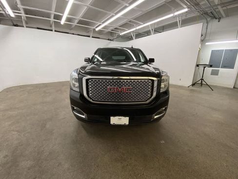 Used 2017 GMC Yukon Denali image 9