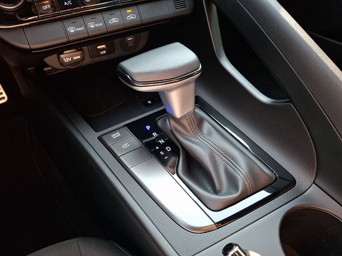 Certified 2025 Hyundai Elantra Sport FWD image 14