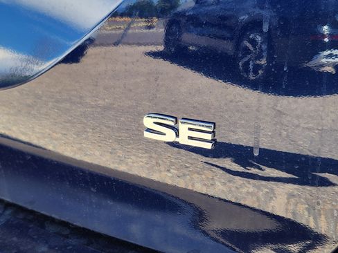 New 2025 Mitsubishi Outlander SE image 9