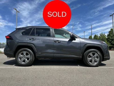 Used 2025 Toyota RAV4 LE AWD/4WD image 3