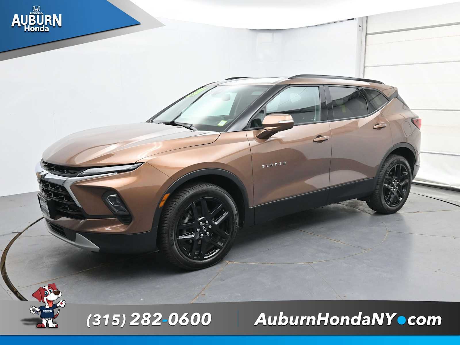 Used 2024 Chevrolet Blazer LT AWD/4WD image 2
