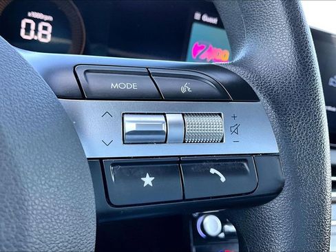 Used 2025 Hyundai Santa Cruz SEL FWD image 17