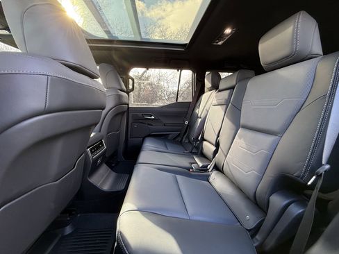 Used 2025 Lexus GX 550 image 34