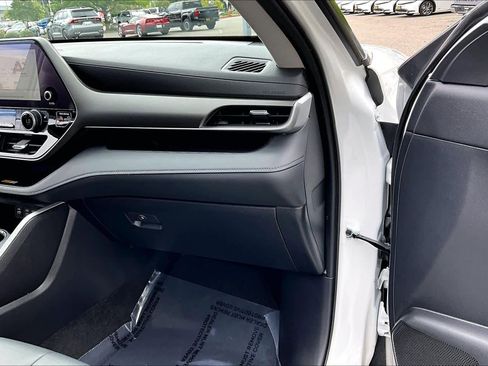 Used 2023 Toyota Highlander XLE image 18