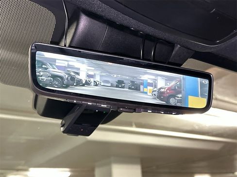 Used 2025 Toyota Sienna Platinum image 33