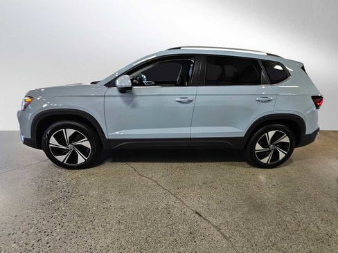 New 2025 Volkswagen Taos SE image 4